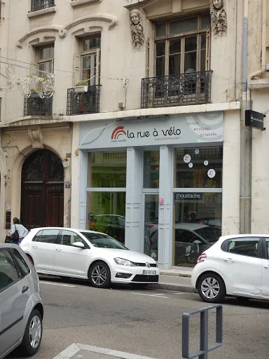 Cyclable Saint-Etienne / La rue à vélo à Saint-Etienne